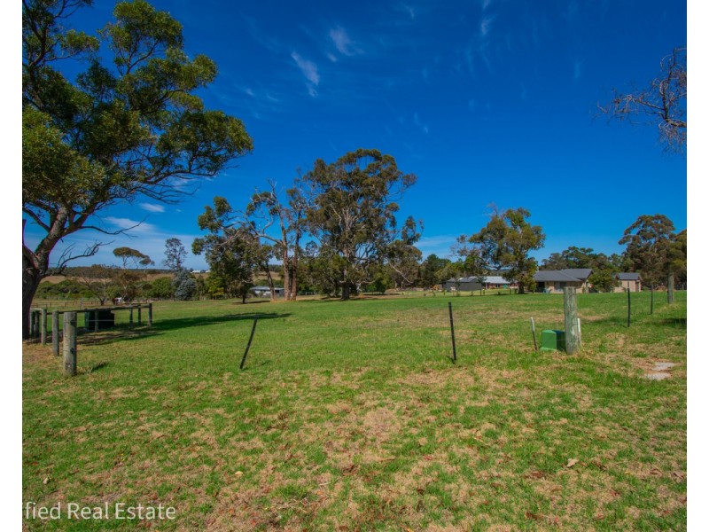 18 Riverwood Road, Willyung WA 6330