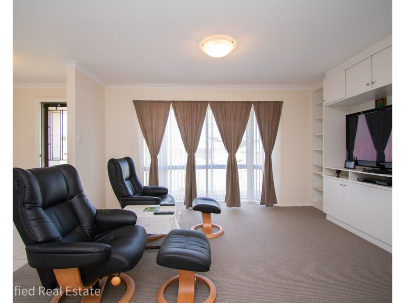 4 Silver Street, Mckail WA 6330