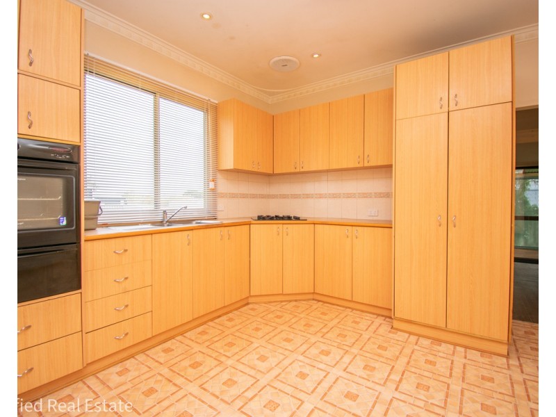 46 Minor Road, Orana WA 6330