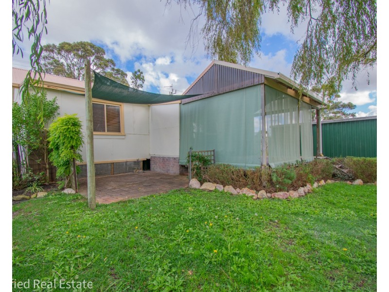 46 Minor Road, Orana WA 6330
