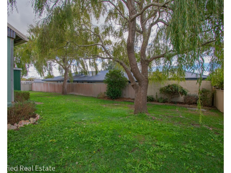 46 Minor Road, Orana WA 6330