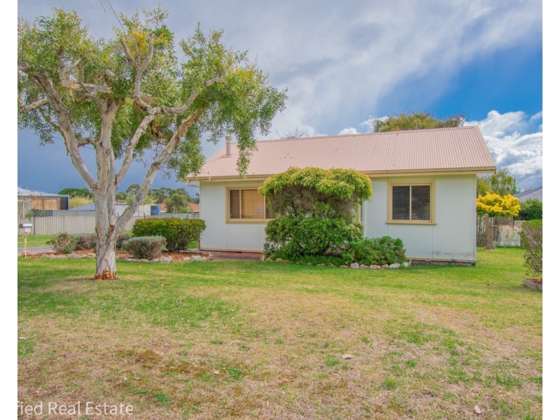 46 Minor Road, Orana WA 6330