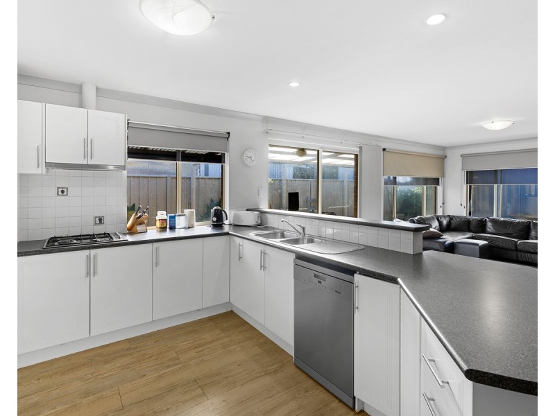 20 Lunar Rise, Mckail WA 6330