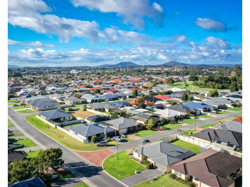 20 Lunar Rise, Mckail WA 6330