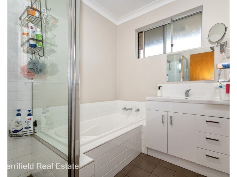 5 Sierra Crescent, Orana WA 6330