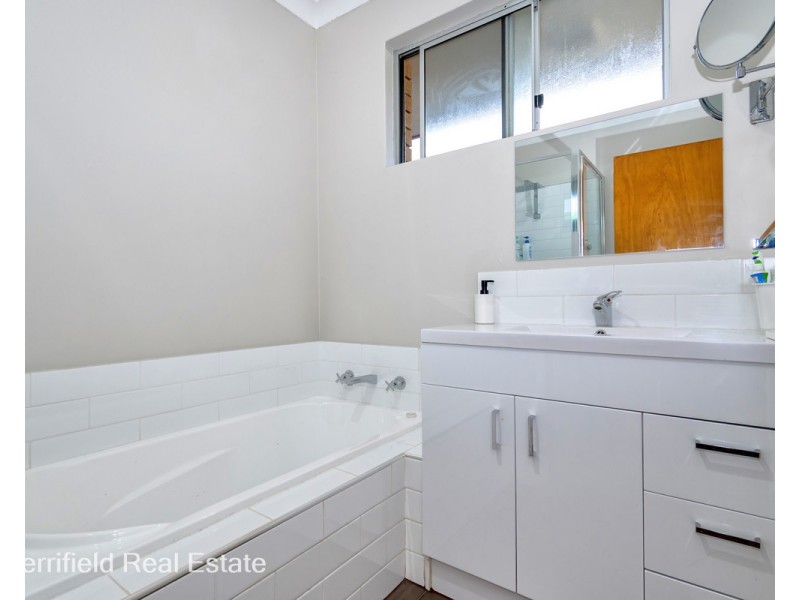 5 Sierra Crescent, Orana WA 6330