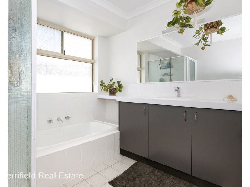 32 Ardross Crescent, Collingwood Park WA 6330