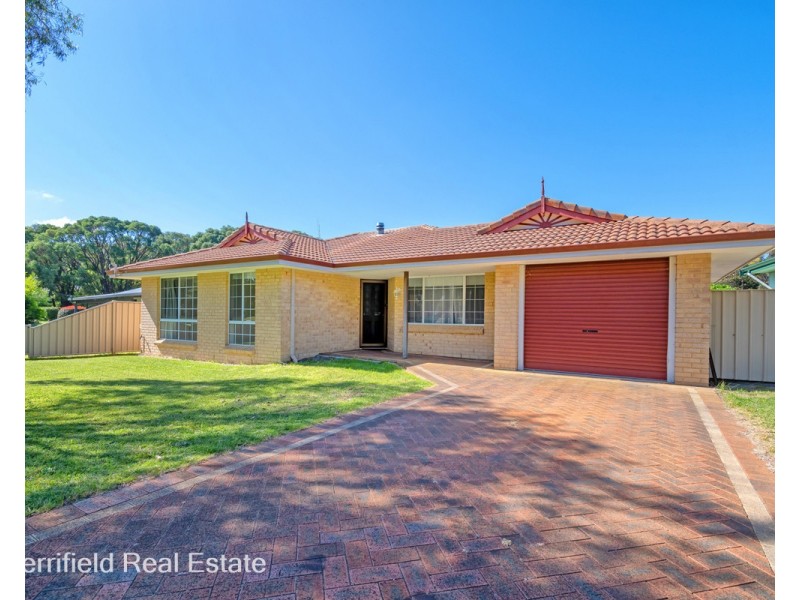 205 Bay View Drive, Little Grove WA 6330