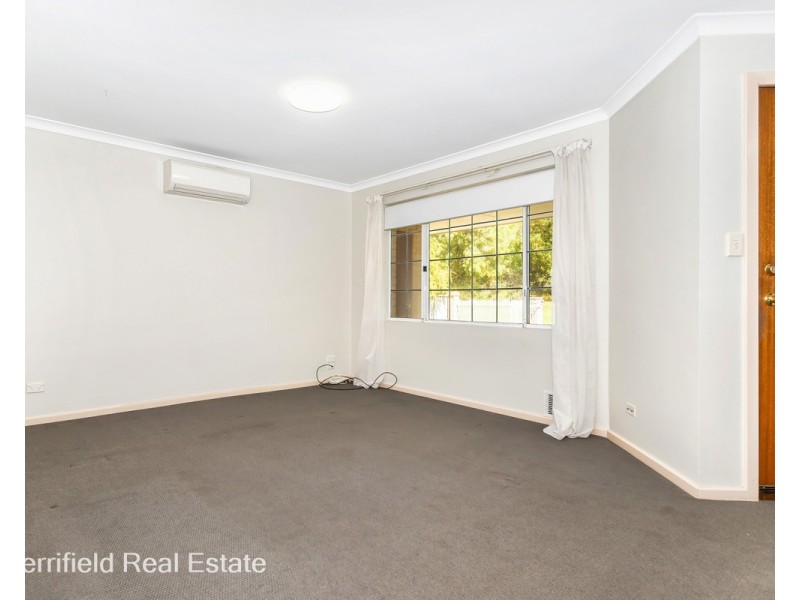 205 Bay View Drive, Little Grove WA 6330