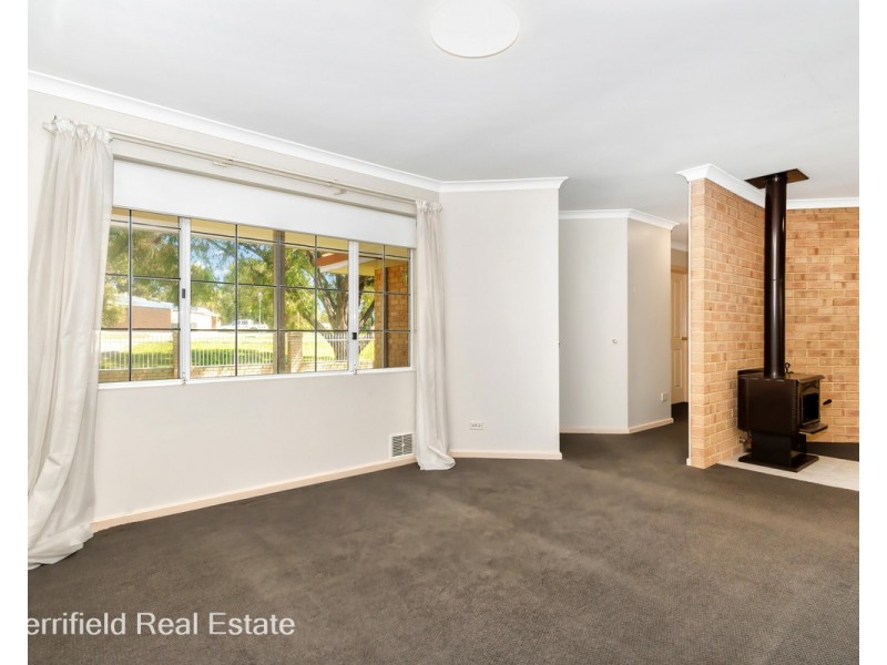 205 Bay View Drive, Little Grove WA 6330