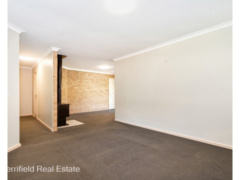 205 Bay View Drive, Little Grove WA 6330