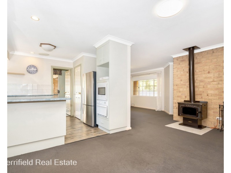 205 Bay View Drive, Little Grove WA 6330