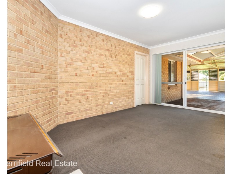 205 Bay View Drive, Little Grove WA 6330