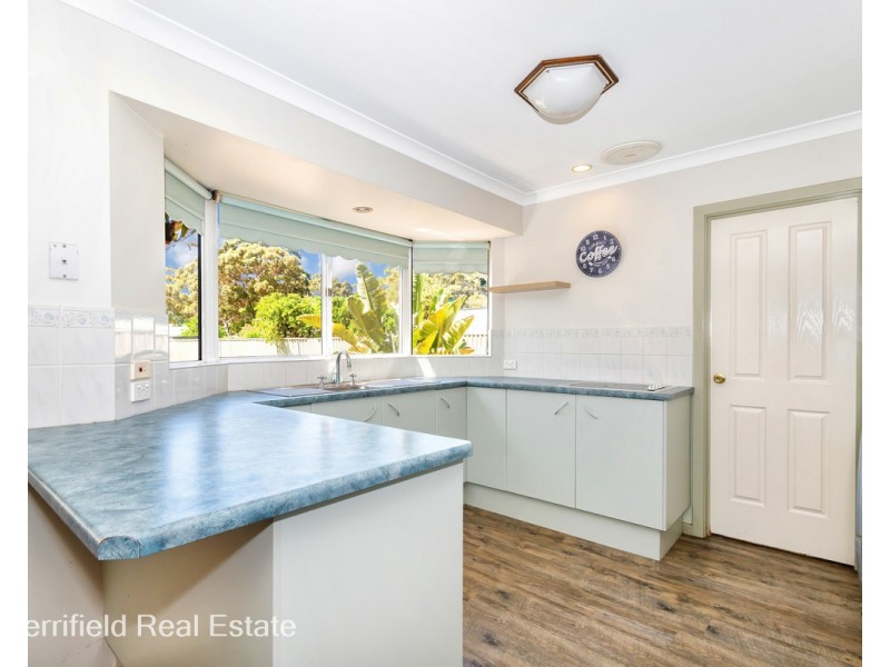 205 Bay View Drive, Little Grove WA 6330
