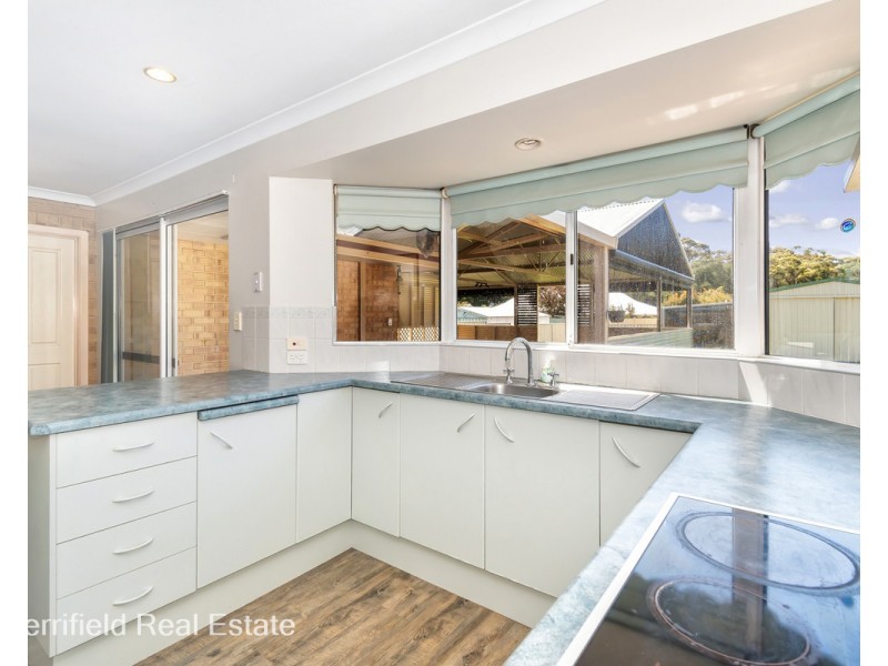 205 Bay View Drive, Little Grove WA 6330