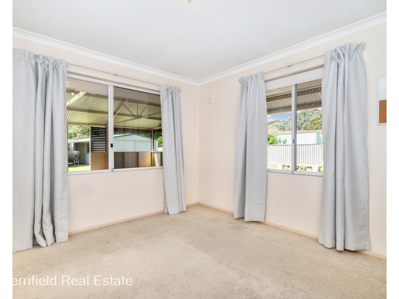205 Bay View Drive, Little Grove WA 6330