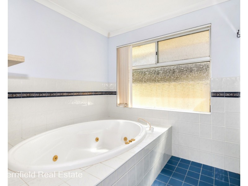 205 Bay View Drive, Little Grove WA 6330