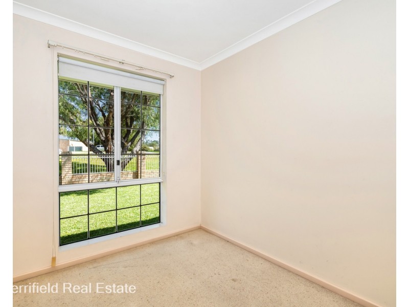 205 Bay View Drive, Little Grove WA 6330