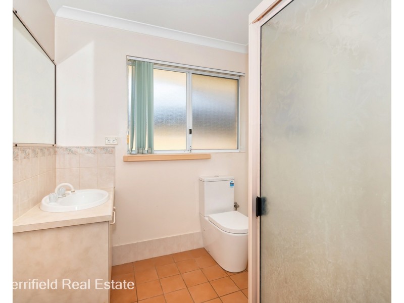 205 Bay View Drive, Little Grove WA 6330