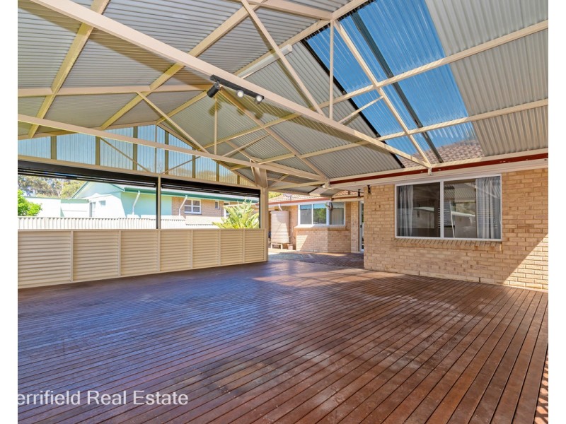 205 Bay View Drive, Little Grove WA 6330