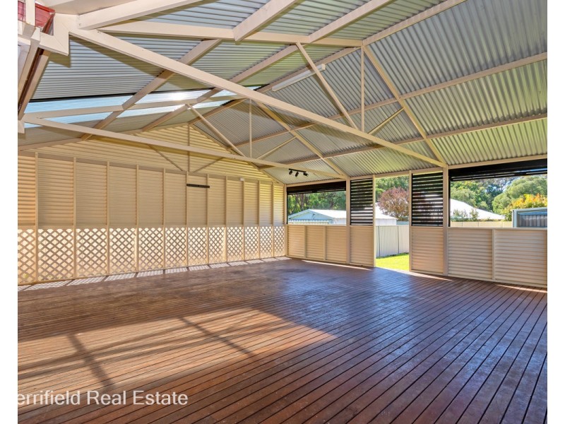 205 Bay View Drive, Little Grove WA 6330