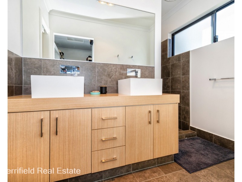 5 Anzac Road, Mira Mar WA 6330