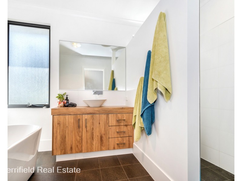 5 Anzac Road, Mira Mar WA 6330