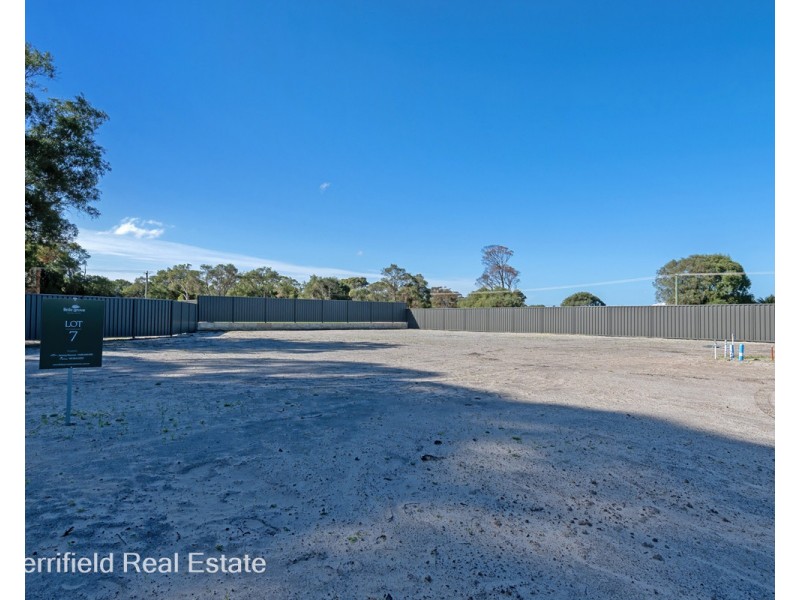 6 Flexuosa View, Little Grove WA 6330