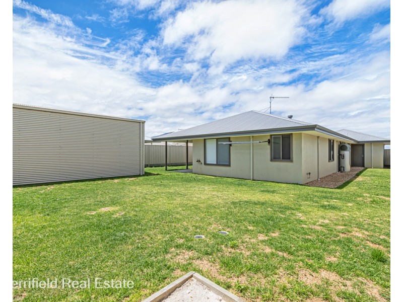 15 Kitcher Parade, Mckail WA 6330