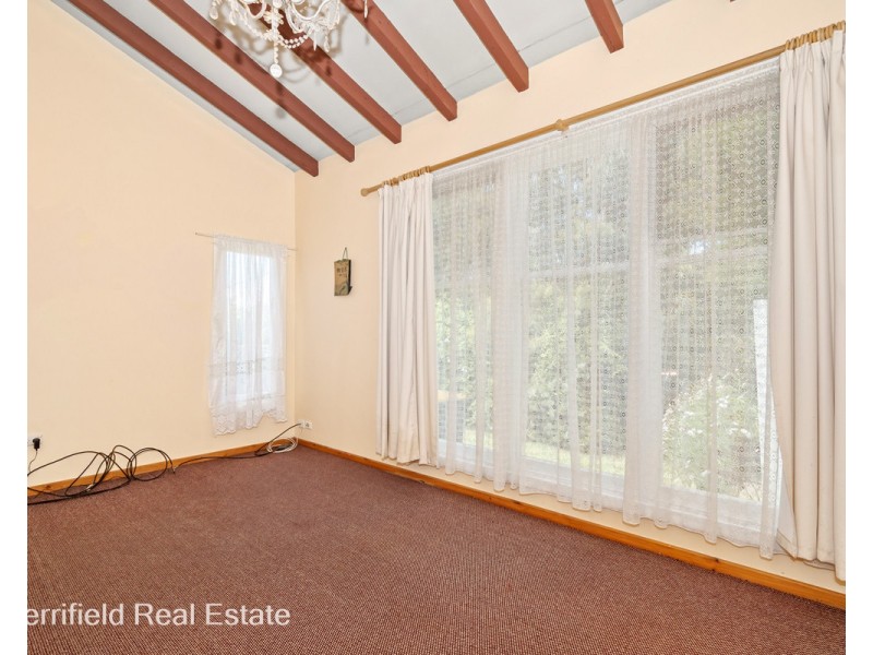 101 Bay View Drive, Little Grove WA 6330