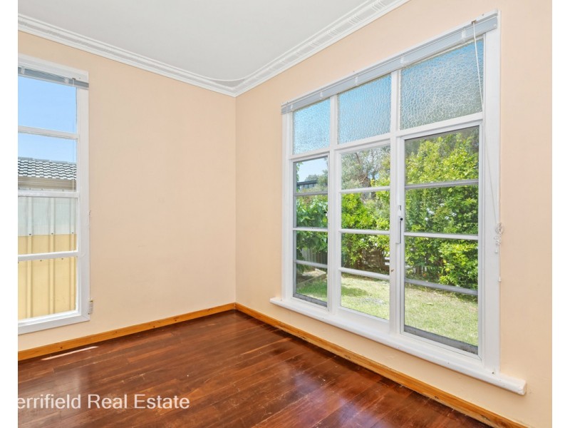 101 Bay View Drive, Little Grove WA 6330