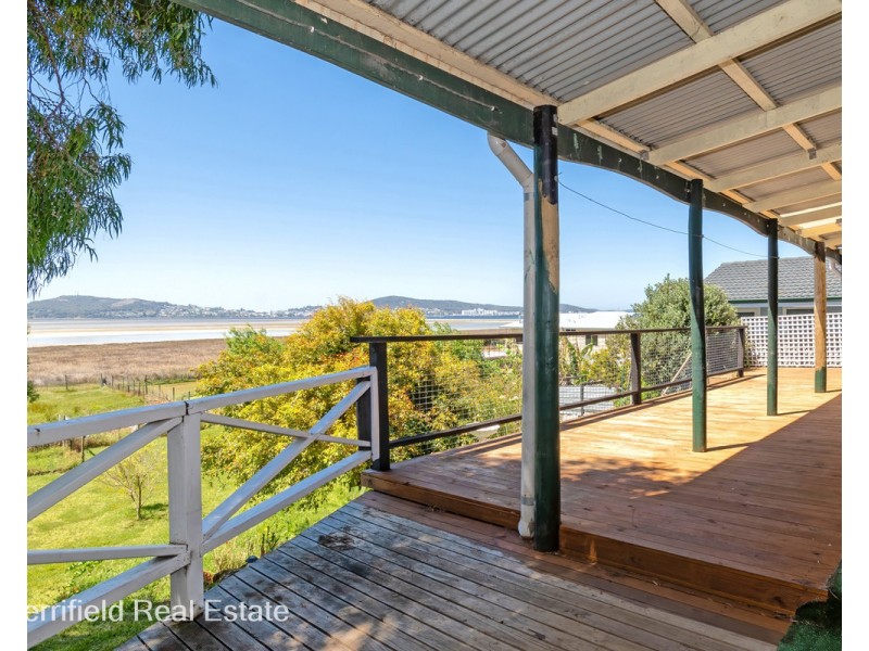101 Bay View Drive, Little Grove WA 6330
