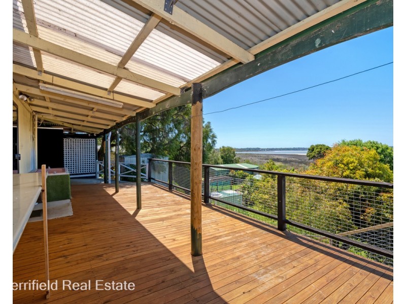 101 Bay View Drive, Little Grove WA 6330