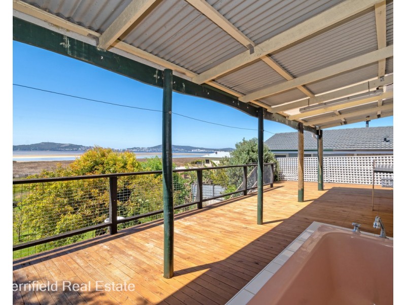 101 Bay View Drive, Little Grove WA 6330