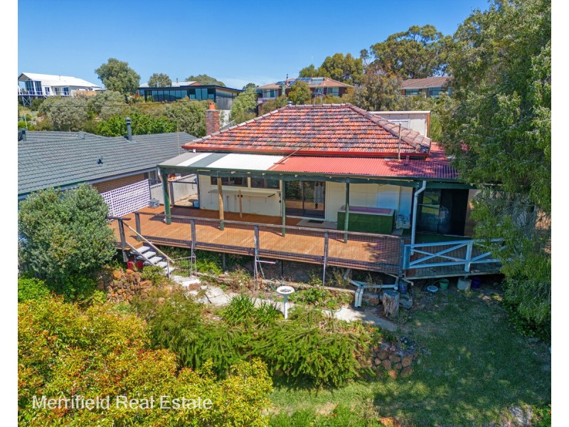 101 Bay View Drive, Little Grove WA 6330