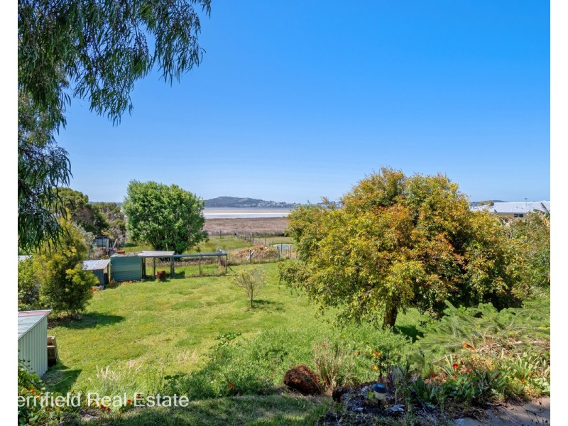 101 Bay View Drive, Little Grove WA 6330