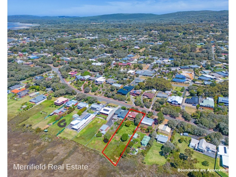 101 Bay View Drive, Little Grove WA 6330