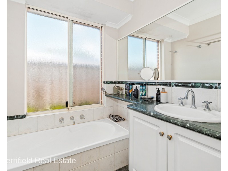 4 Baltic Ridge, Yakamia WA 6330