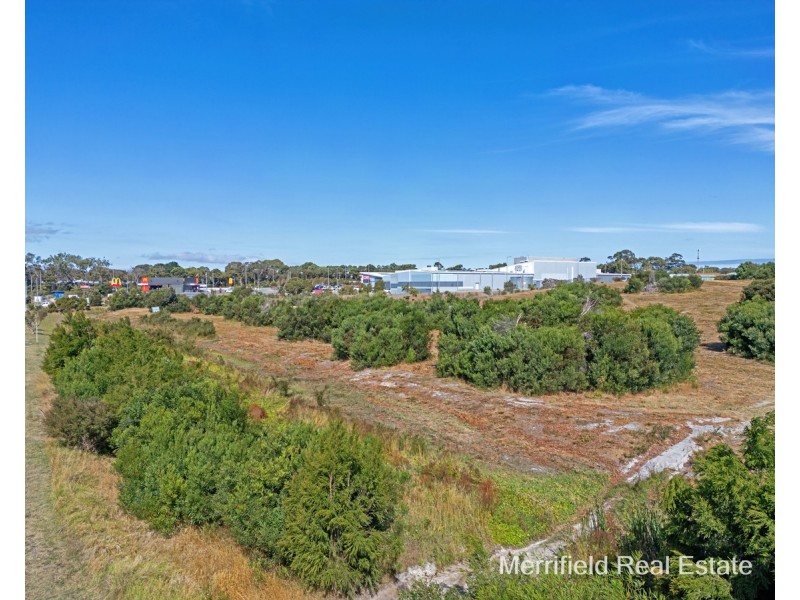 100 Le Grande Avenue, Orana WA 6330