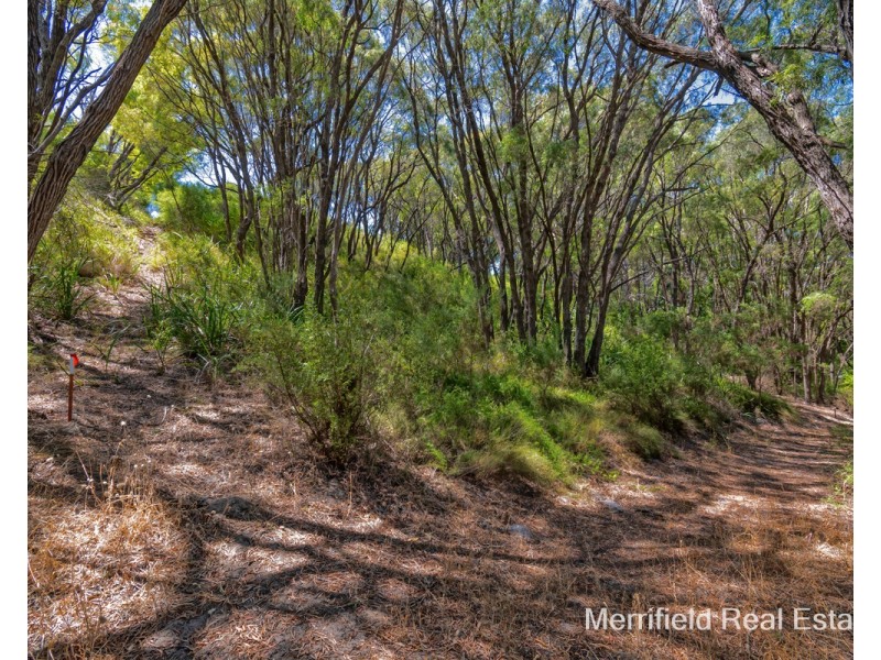 22 Grove Street East, Little Grove WA 6330