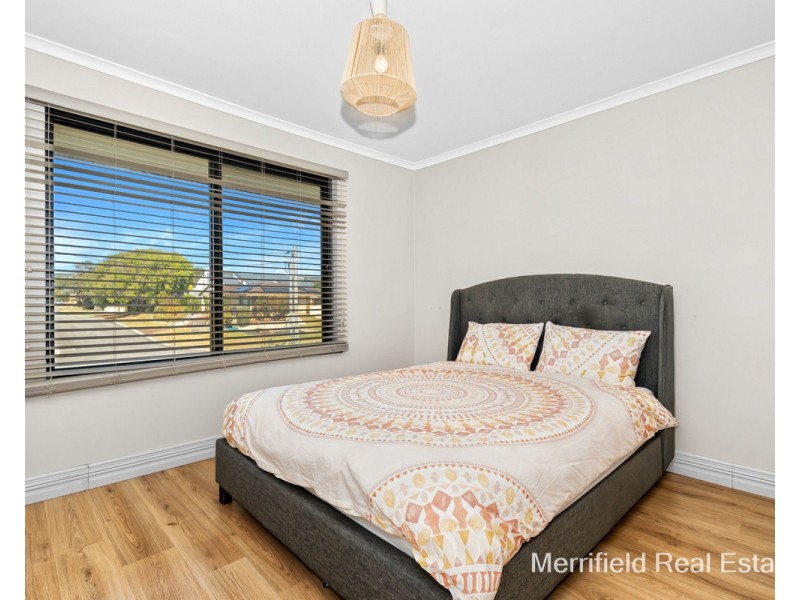 4 Wilson Street, Little Grove WA 6330