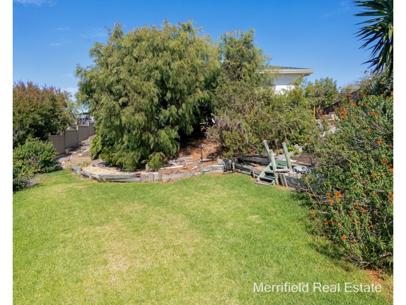 4 Wilson Street, Little Grove WA 6330