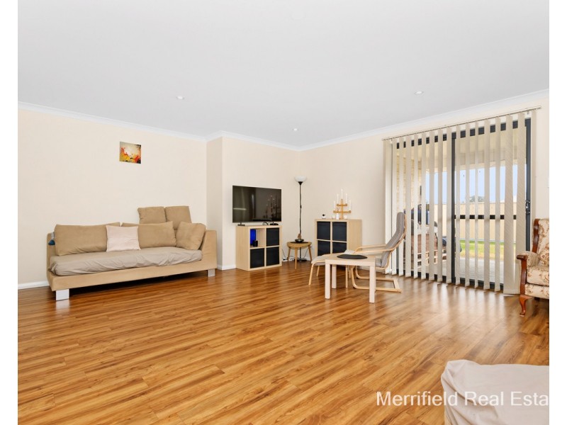 8 Notley Street, Yakamia WA 6330