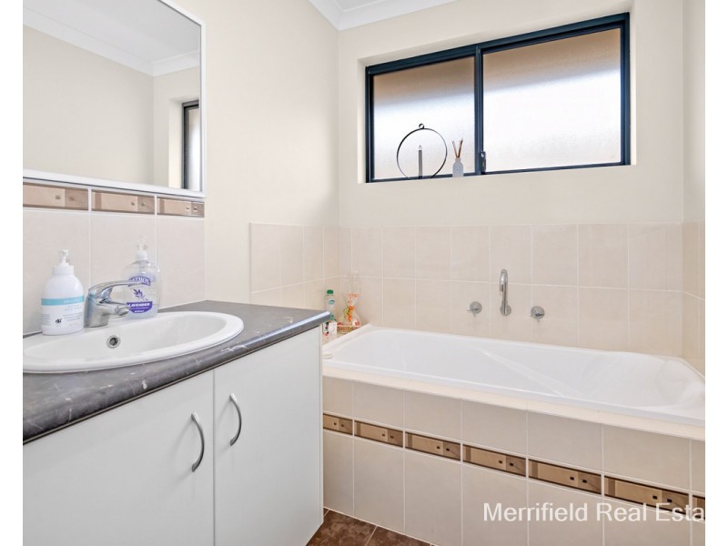 8 Notley Street, Yakamia WA 6330