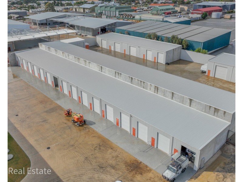 24/370A Albany Highway, Orana WA 6330