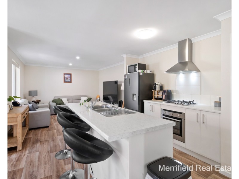 17 Donald Drive, Mckail WA 6330
