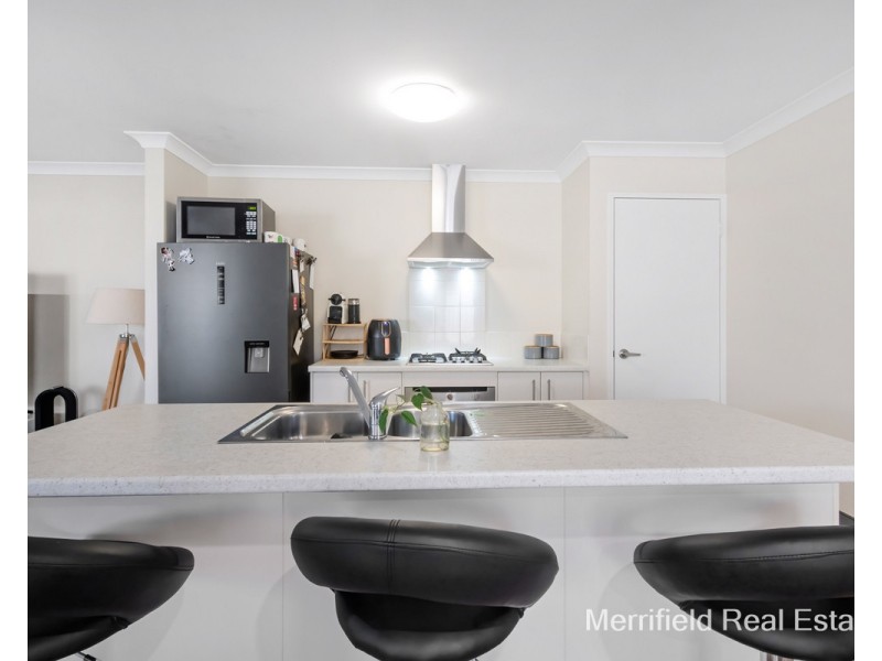 17 Donald Drive, Mckail WA 6330