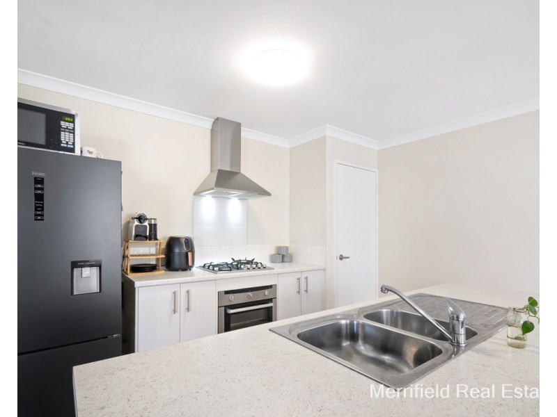 17 Donald Drive, Mckail WA 6330