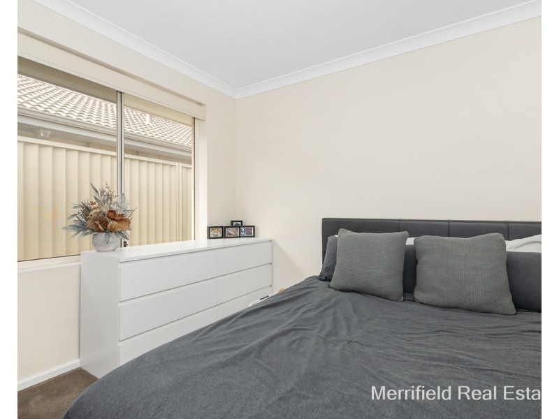 17 Donald Drive, Mckail WA 6330