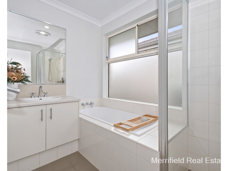 17 Donald Drive, Mckail WA 6330
